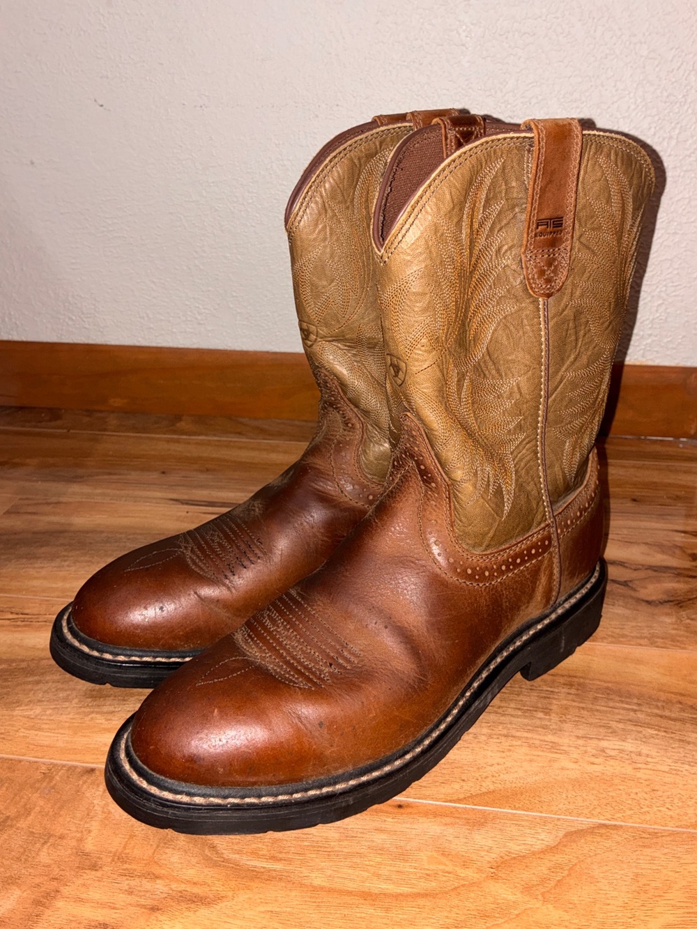 Ariat Men’s Sierra Sahara Pull-On Work Boots, round roper toe- size 10 D